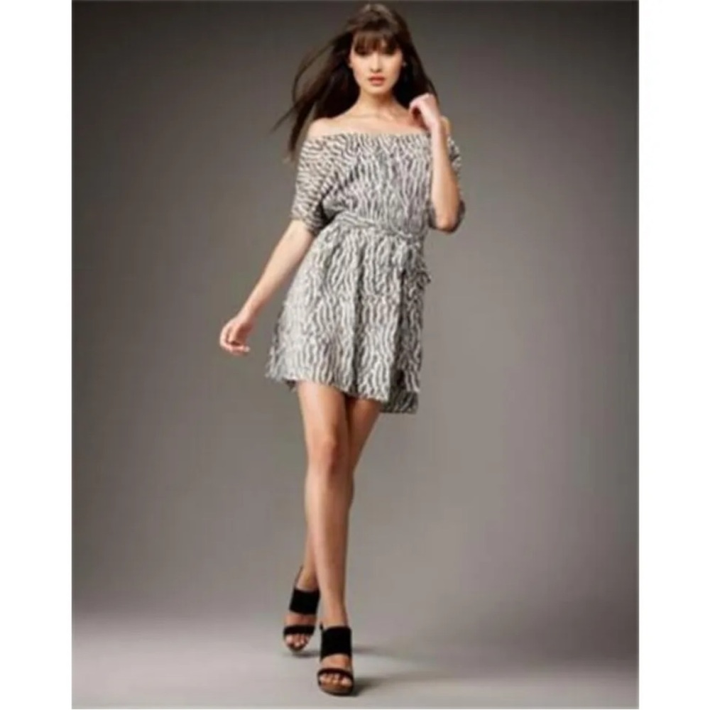 Alice + Olivia Georgia Off Shoulder Animal Print Silk Dress Size S